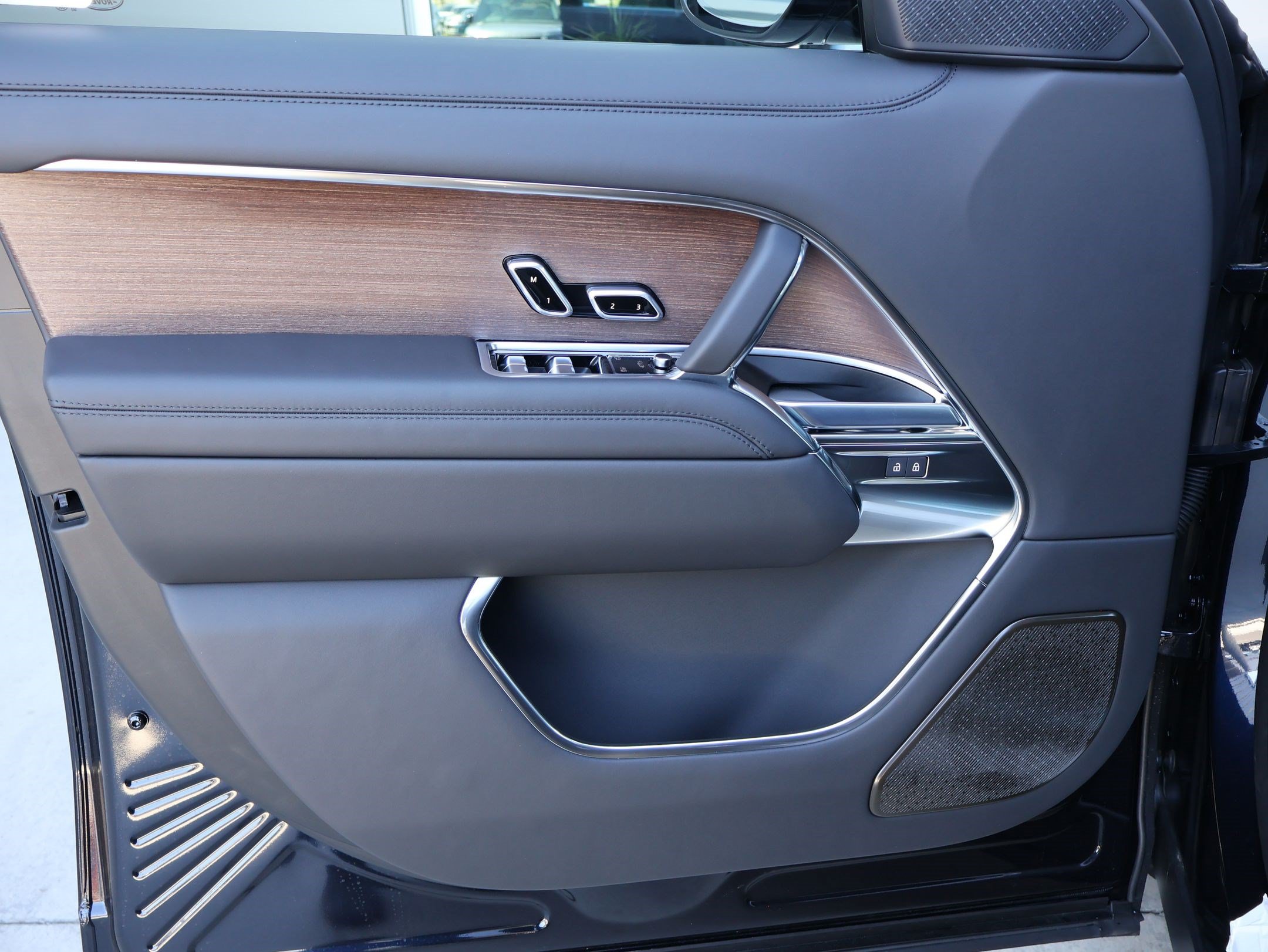 New 2026 Land Rover Range Rover Autobiography AWD/4WD image 12