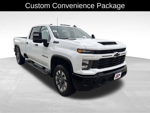 Used 2024 Chevrolet Silverado 2500 Custom w/ Custom Value Package image 4