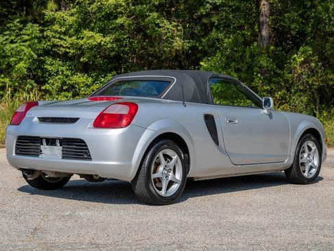 Used 2002 Toyota MR2 RWD image 6