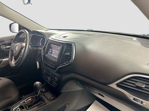 Used 2019 Jeep Cherokee Sport AWD/4WD image 29