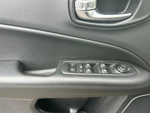 Used 2020 Jeep Compass Latitude AWD/4WD image 11