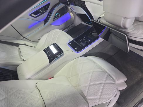 Used 2025 Mercedes-Benz Maybach S 580 4MATIC image 11