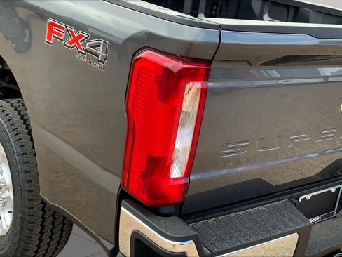 New 2026 Ford F250 XLT w/ FX4 Off-Road Package AWD/4WD image 14