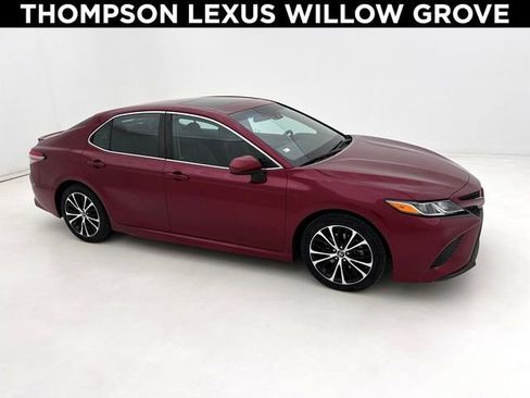 Used 2018 Toyota Camry SE image 1