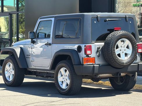 Used 2013 Jeep Wrangler Sport AWD/4WD image 7
