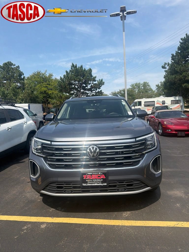 Used 2024 Volkswagen Atlas SEL AWD/4WD image 1