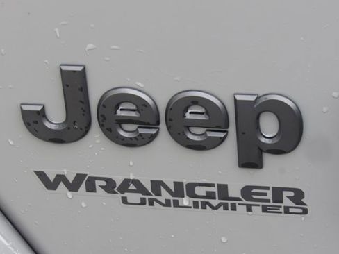 Used 2022 Jeep Wrangler Unlimited Sahara AWD/4WD image 10