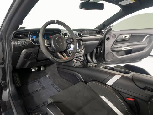Used 2022 Ford Mustang Shelby GT500 w/ Carbon Fiber Track Pack RWD image 16