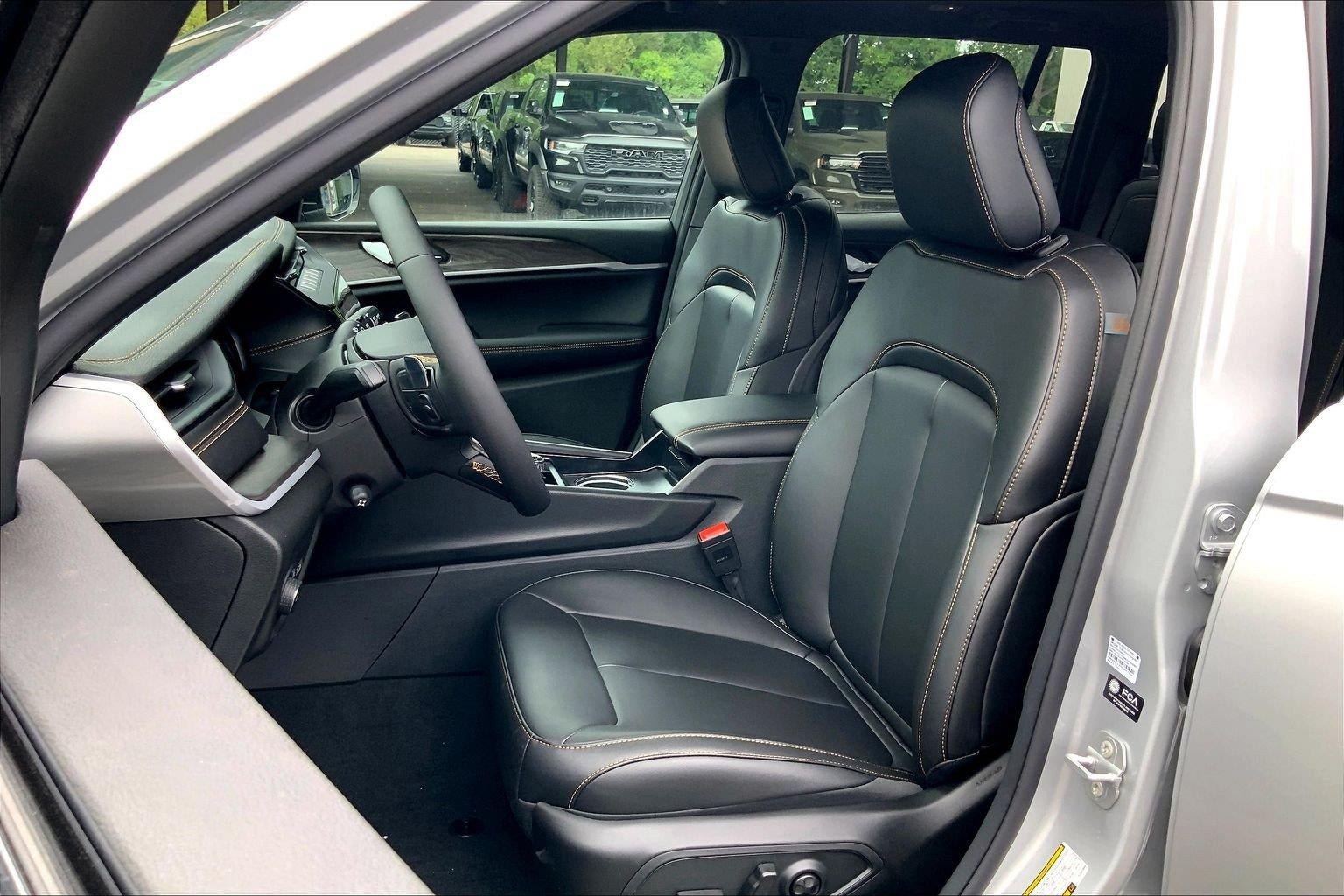 New 2026 Jeep Grand Cherokee Limited AWD/4WD image 9