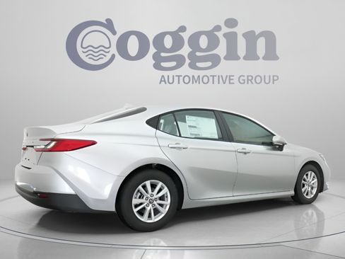 Used 2026 Toyota Camry LE w/ Convenience Package FWD image 17