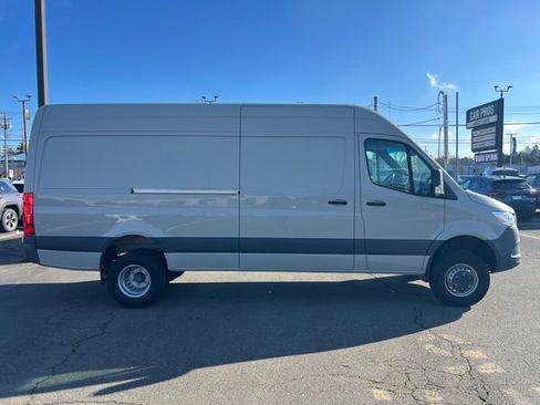Used 2022 Mercedes-Benz Sprinter 3500 image 6