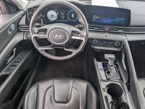 Used 2025 Hyundai Elantra Limited FWD image 10