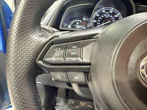 Used 2020 Toyota Yaris LE image 7