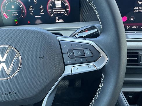 New 2025 Volkswagen Tiguan SE image 21