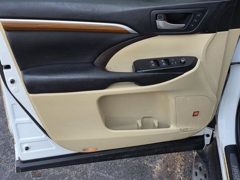 Used 2017 Toyota Highlander Limited FWD image 36