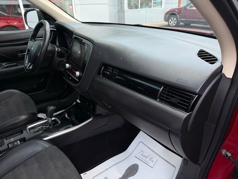 Used 2020 Mitsubishi Outlander SE image 23
