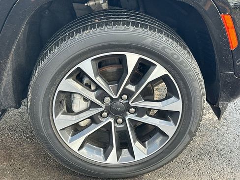 Used 2023 Jeep Grand Cherokee Overland image 12