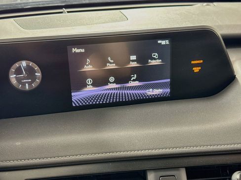 Used 2021 Lexus UX 200 w/ Accessory Package (Z2) FWD image 15