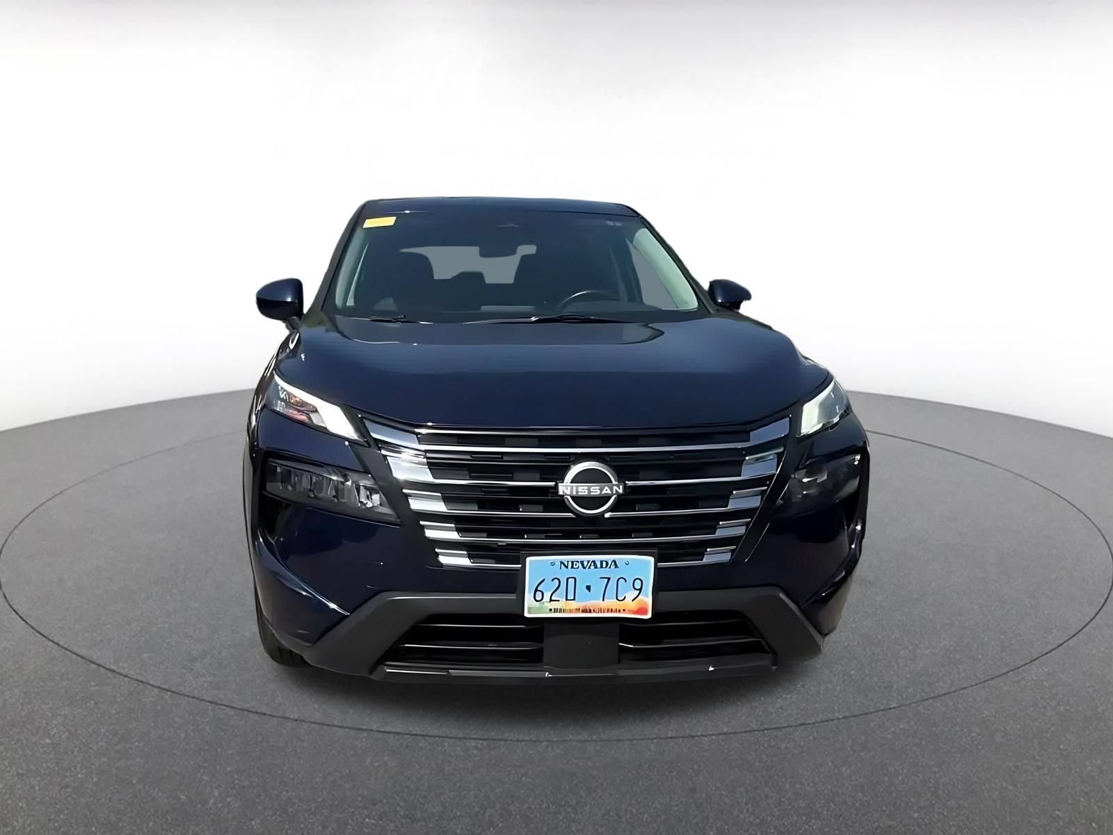 Used 2025 Nissan Rogue SV FWD image 3