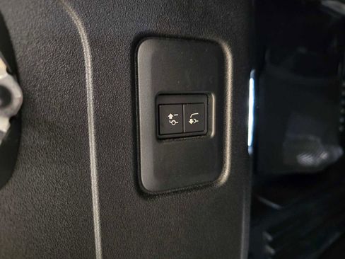 Used 2025 Land Rover Defender 110 S AWD/4WD image 15