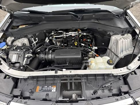 Used 2022 Ford Explorer XLT w/ Equipment Group 202A AWD/4WD image 27