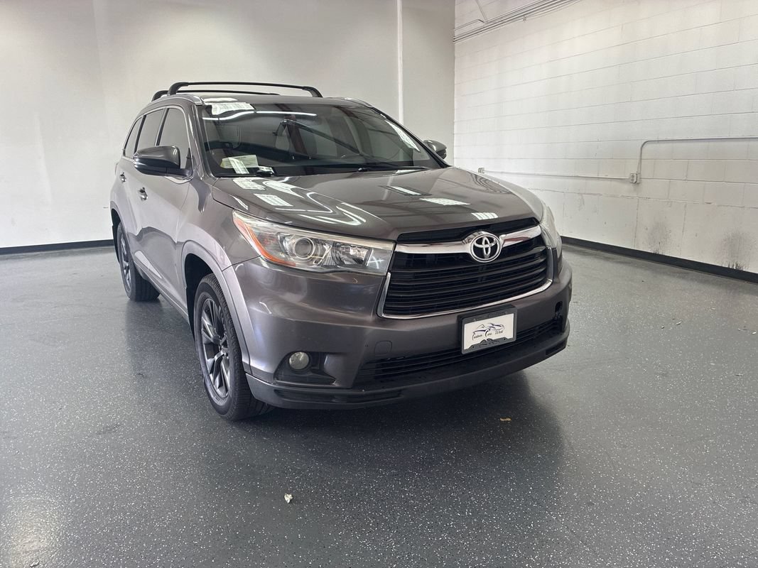 Used 2016 Toyota Highlander XLE AWD/4WD image 1