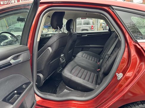 Used 2014 Ford Fusion SE w/ Equipment Group 201A FWD image 9