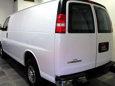 Used 2018 Chevrolet Express 2500 w/ Driver Convenience Package image 4
