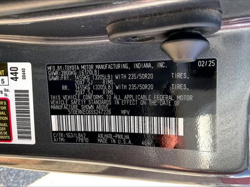 Used 2025 Toyota Sienna Platinum FWD image 35