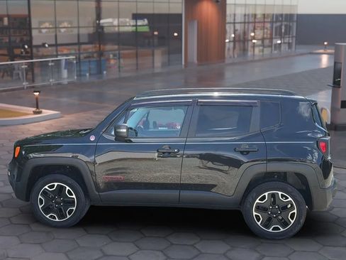 Used 2017 Jeep Renegade Trailhawk AWD/4WD image 4