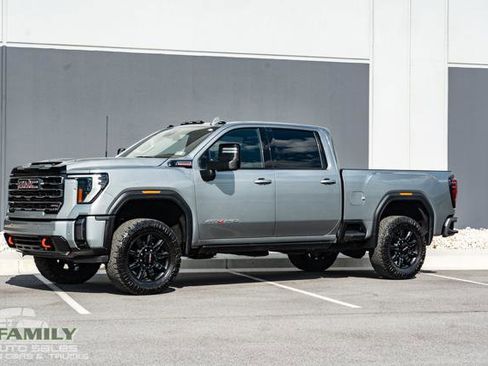 Used 2024 GMC Sierra 2500 AT4 w/ AT4 Preferred Package image 2