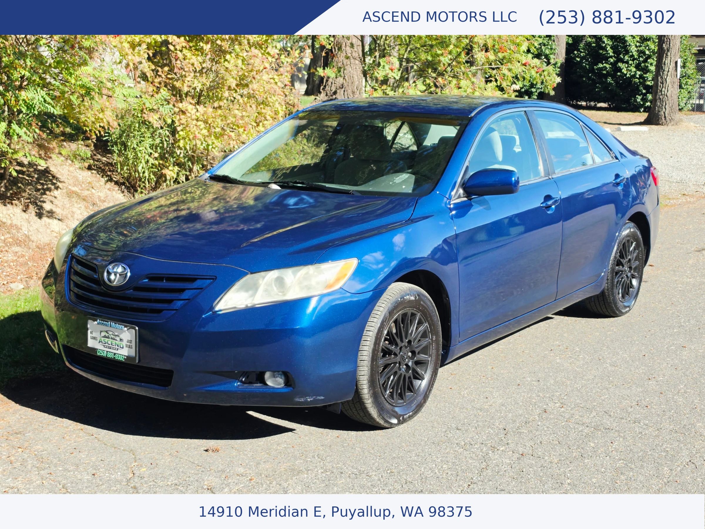 Used 2009 Toyota Camry LE FWD image 1