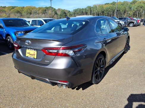 Used 2023 Toyota Camry XSE image 3