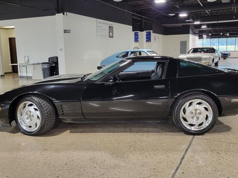 Used 1994 Chevrolet Corvette Coupe RWD image 23