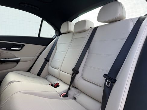 Used 2025 Mercedes-Benz C 300 4MATIC Sedan image 33