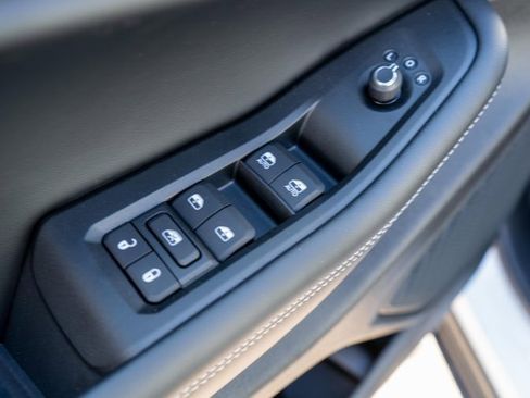 New 2025 Jeep Grand Cherokee Altitude image 14