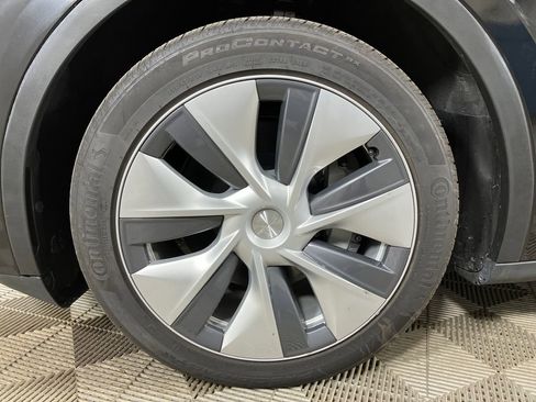 Used 2024 Tesla Model Y Long Range image 13