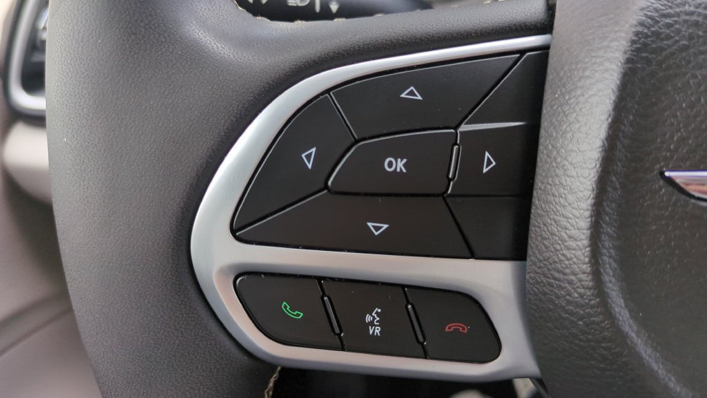 Used 2024 Chrysler Pacifica Touring-L FWD image 18