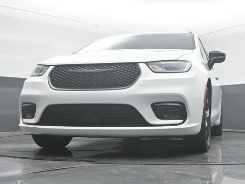 Used 2025 Chrysler Pacifica Limited FWD image 50