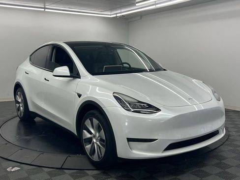 Used 2023 Tesla Model Y Long Range image 2