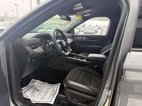 Used 2025 Ford Explorer ST image 32