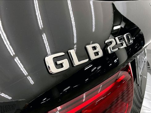 Used 2026 Mercedes-Benz GLB 250 image 31