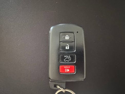Used 2017 Toyota Highlander XLE AWD/4WD image 39