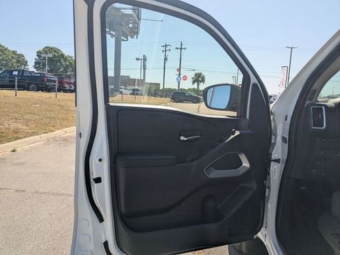 New 2026 Nissan Frontier SV w/ SV Convenience Package RWD image 11
