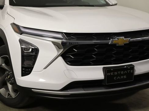 Used 2025 Chevrolet Trax LT w/ Driver Confidence Package FWD image 40