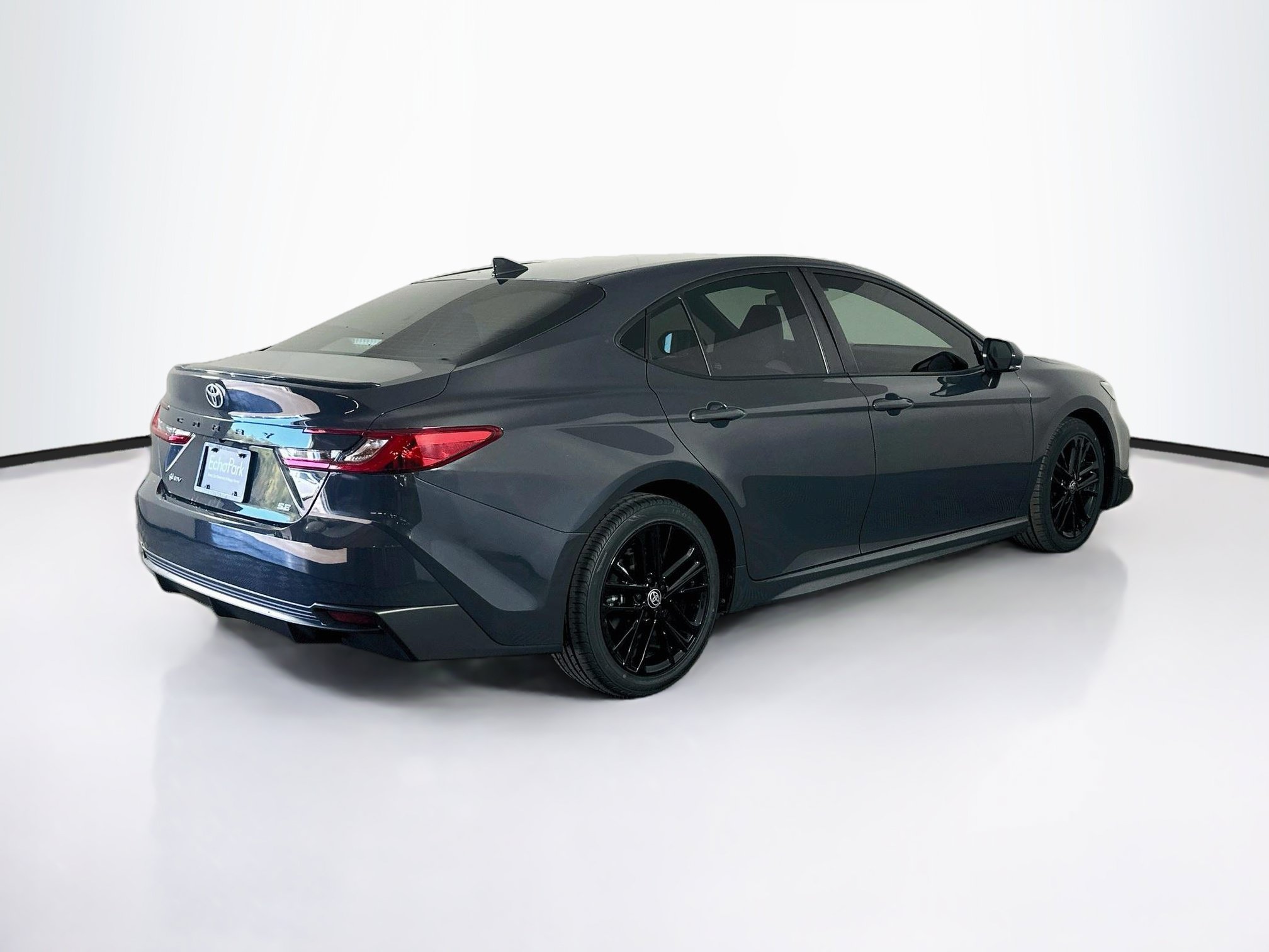 Used 2025 Toyota Camry SE FWD image 9