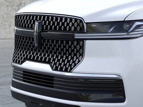 New 2026 Lincoln Navigator Premiere AWD/4WD image 17
