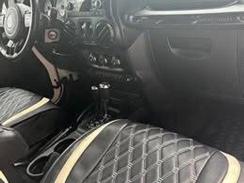 Used 2017 Jeep Wrangler Sahara image 2