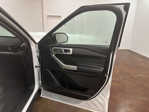 Used 2022 Ford Explorer XLT image 86