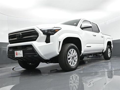 Certified 2026 Toyota Tacoma SR5 image 29